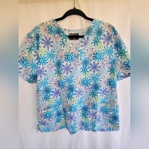 Butter Soft Large Women's Blue and Green Snowflake Print Top with Pockets.